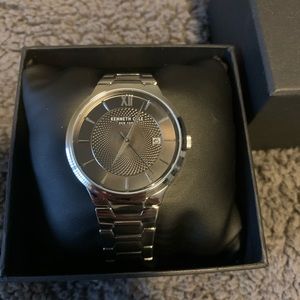 BRAND NEW Kenneth Cole New York